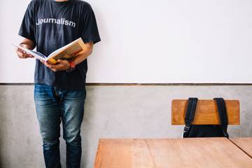 Anak Muda Dapat Menemukan Jati Diri Lewat Sastra