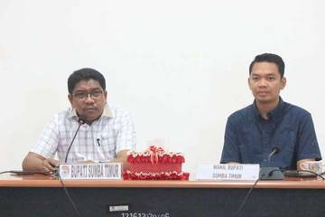 Bupati Sumba Timur Pimpin Rapat Bersama Para Pedagang