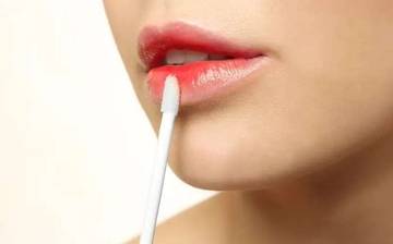 Bibir Cantik dan Lembap, Ini Lip Tint Terbaik 2025
