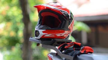 Fakta Menarik Desain Helm Motor Trail yang Panjang