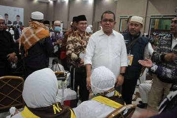 Gubernur NTT Menerima Kedatangan Jemaah Haji Asal NTT