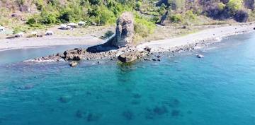 Watu Lajar, Pesona Pantai Di Balik Batu Karang