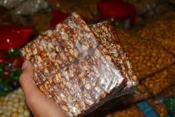 Membuat Camilan Kacang Teng-Teng 