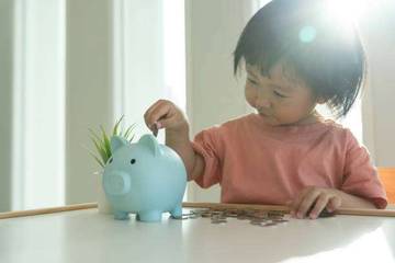 Mengajarkan Anak Menabung Sejak Kecil