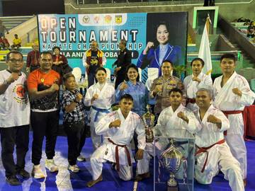 Polda NTT Raih Medali Turnamen Karate Anita Gah 