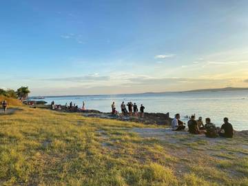 Musim Hujan Hadirkan Pesona Baru Pantai Kelapa Satu
