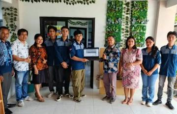 Prodi Ilmu Komputer Undana Serahkan  E-Commerce  Sinode GMIT