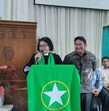 Pdt Hanna Patty-Hanggu Resmi KMJ Bukit Karang Hoinbala 