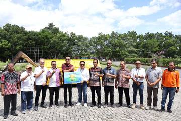 MSM Dukung Sumba Timur Bersih Lewat Kontainer Sampah