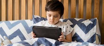 Dampak Gadget Sebelum Tidur bagi Psikologi Anak