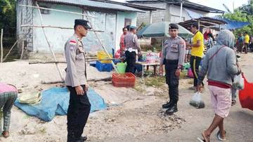 Pasar Oele Dijaga, Warga Berbelanja Lebih Nyaman