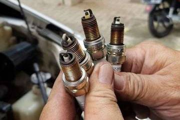 Tanda Busi Mobil Perlu Segera Diganti