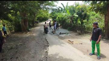Warga Oehau Protes Jalan Rusak Akses Bendungan Tilong