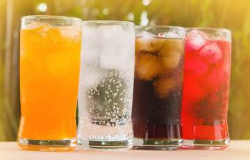 Benarkah Soft Drink Sebabkan Ketagihan? Ini Fakta dan Mitosnya