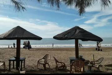 Menikmati Keindahan Pantai Meuraksa Lhokseumawe