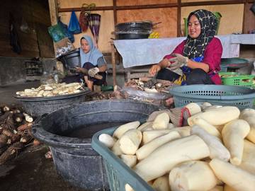  Saat melintas  Lembah Seulawah jangan lupakan Keripik Saree