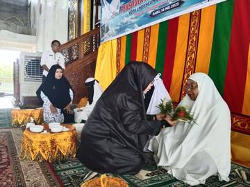 Pemko Lhokseumawe Peusijuek 187 Jamaah Haji