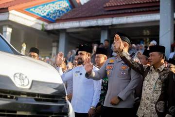 Bupati Al- Farlaky Lepas Jamaah Haji Aceh Timur
