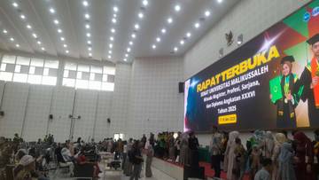 Air Mata dan Musik Warnai Wisuda Unimal 2025