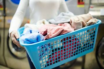 Laundry vs Cuci Sendiri Mana Lebih Efisien?