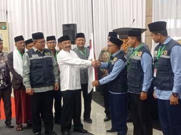 Bupati Pidie Lepas Jemaah Haji Aceh Kloter 8