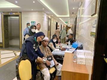 Dokter Junita Berbagi Keharuan Sajan Jemaah Haji Lansia
