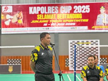 Kapolres Buka Turnamen Badminton HUT Bhayangkara Ke 79