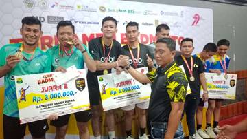 Berikut Pemenang Turnamen Badminton Cup 1 HUT Bhayangkara 