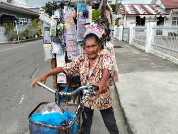 Pedal Sepeda Bang Pendek, Kisah Tak Kenal Lelah