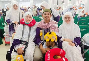 Kakak-Beradik Asal Pidie Rasakan Nikmatnya Berhaji Muda