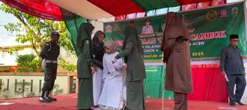 Terdakwa Wanita, Pingsan Usai Terima 100 Kali Cambuk 