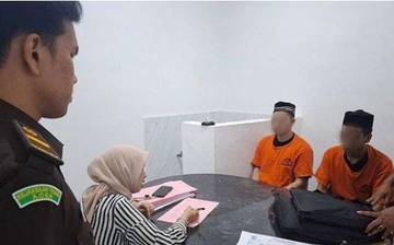 Tersangka dan Barang Bukti Kasus Uang Palsu Diserahkan ke Kejaksaan