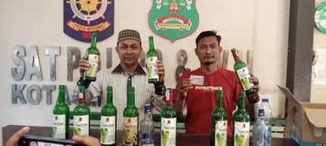 Satpol PP-WH Lhokseumawe Grebek Kafe, 6 Wanita Diamankan
