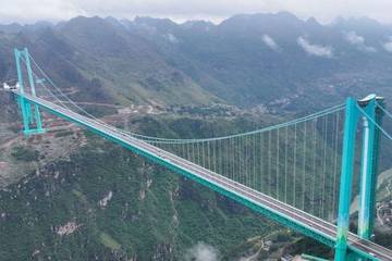 China Resmikan Jembatan Tertinggi di Dunia