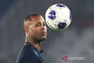 Kluivert Angkat Bicara Soal Pemecatan Dirinya 