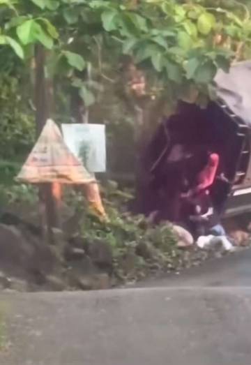 Gagal Nanjak, Truk Bawa Rombongan SMP Terbalik