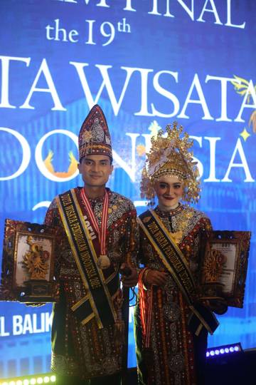 Faiz dan Syarifah Raih Duta Wisata Pendidikan Indonesia 2025