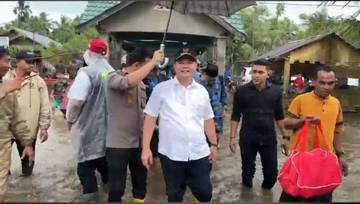 Bupati Aceh Utara Salurkan Logistik Pengungsian