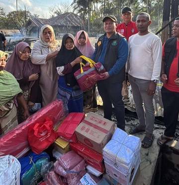 Bupati Aceh Utara Salurkan Bantuan bagi Korban Kebakaran