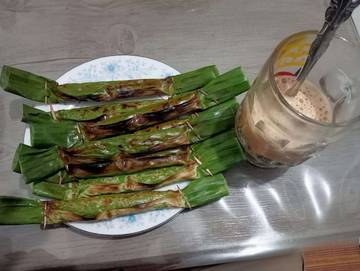 Pulut Ketan Hijau & Teh Tarik, Harmoni di Sore Hari