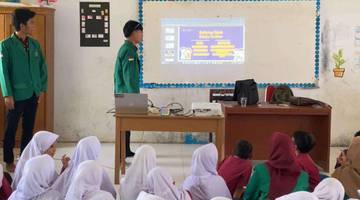 Mahasiswa Sosialisasi Anti Bullying dan Pola Hidup Sehat