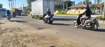 Warga Minta Perbaikan Jalan Lintas Nasional Dipercepat