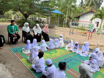 Mahasiswa KKN Unimal Mengajar Mengaji di TK