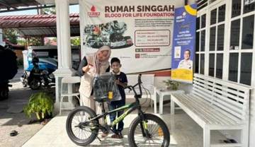 BFLF Serahkan Sepeda dan Perlengkapan Sekolah Korban Banjir