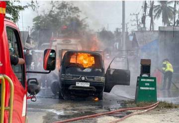 Mobil Bak Terbuka Ludes Terbakar di Langsa