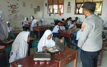 Polsek Muara Satu Kawal Penyaluran 7.090 Porsi MBG