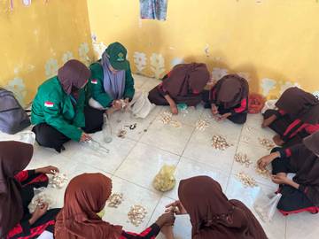 KKN Unimal Gelar Workshop Karya Seni Cangkang Kerang