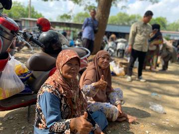 Warga Antusias Serbu Pasar Tani Murah