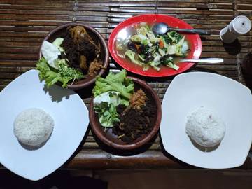 Kuliner Bebek Bumbu Hitam di Resto Nyaman Jaya