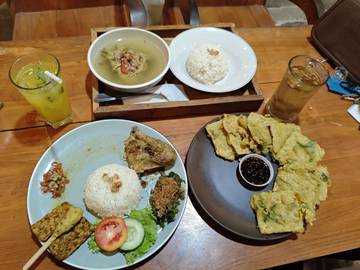 Menikmati Ayam Betutu di Waroeng Ayom Madiun